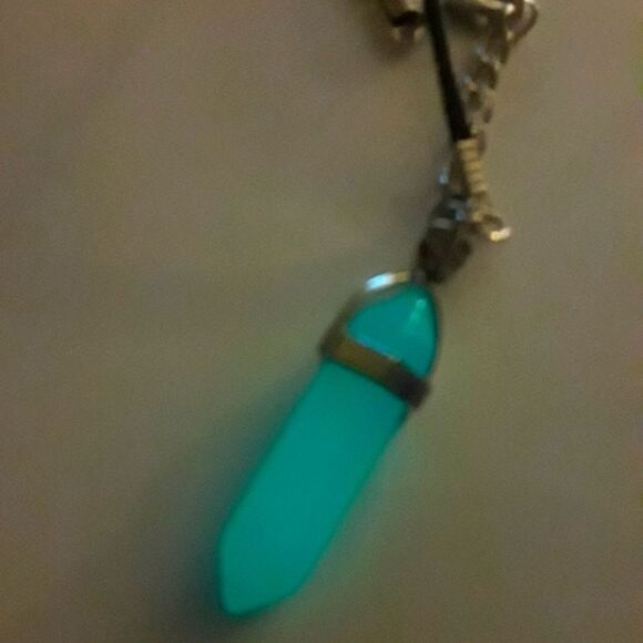 Hand crafted glow in the dark pendant - Picture 7 of 7